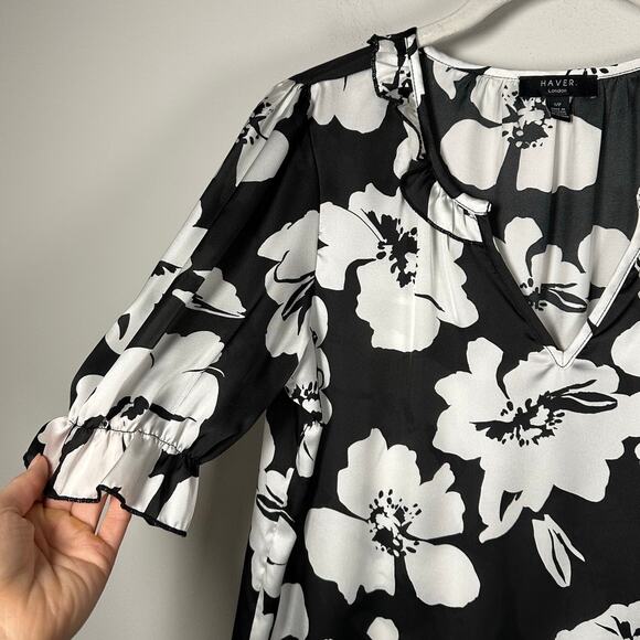 Haver Black & White Floral Print Half Sleeve V-Neck Blouse Women's Small - Picture 3 of 6